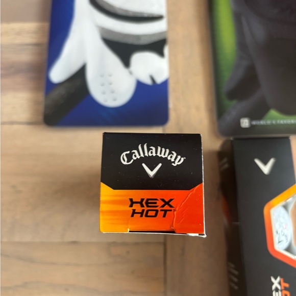 FootJoy SciFlex and WeatherSof Gloves in White and Black - Picture 6 of 6